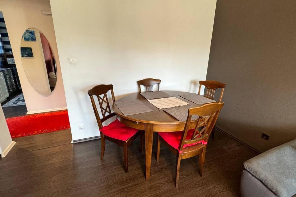 Monikas Home - Gemuetliche 3-Zimmer-Wohnung Im Herzen Von Böblingen Eksteriør bilde